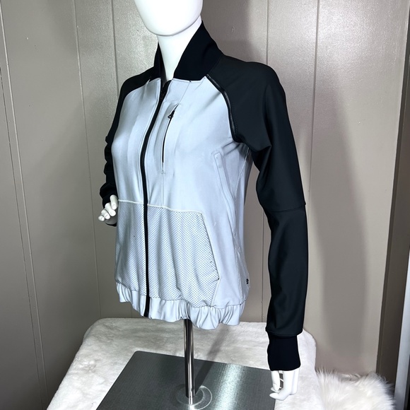lululemon athletica Jackets & Blazers - •RARE! |•LULULEMON•| Black & Reflecitve Silver Running/Active Jacket